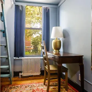 Lamartine Chelsea Hostel